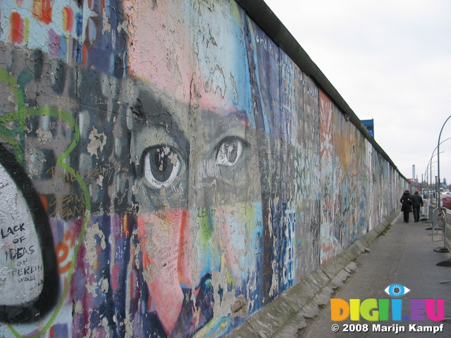25257 Graffiti on Berlin wall